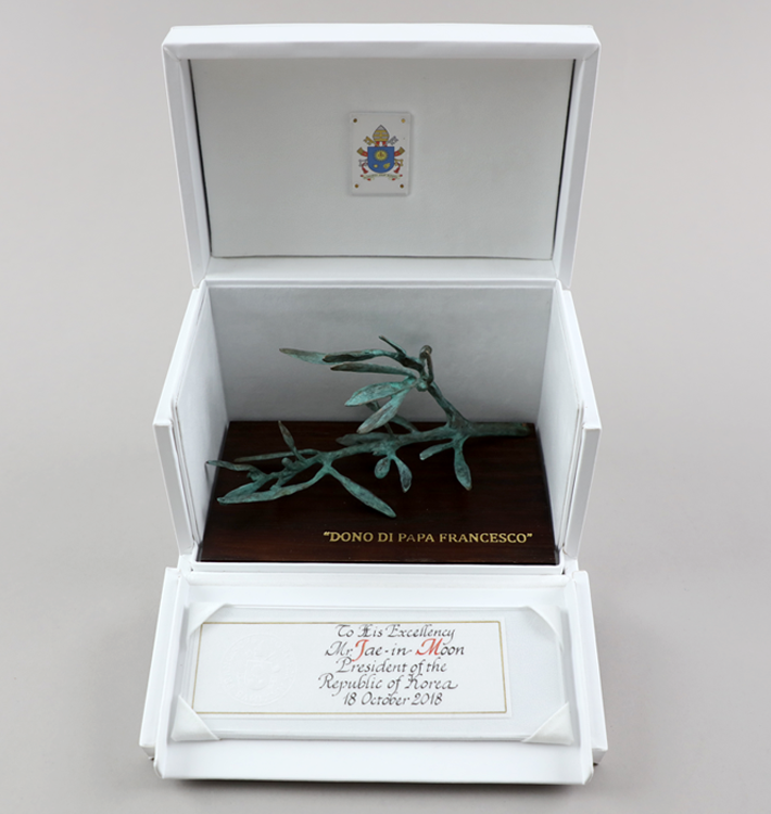 올리브 가지 청동 공예품